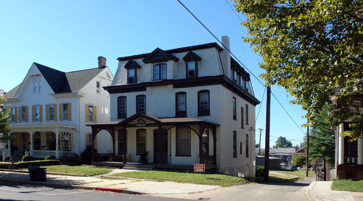 8 unit apartment building