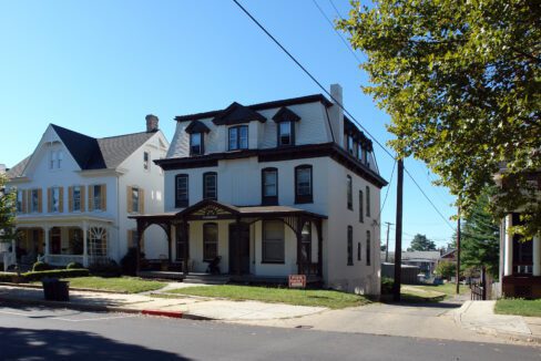 8 unit apartment building