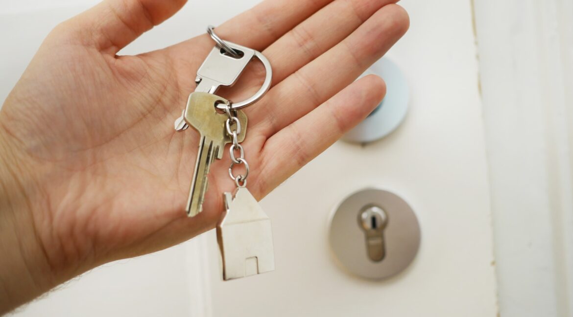 A person holding a set of keys.