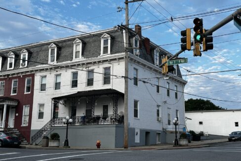 Corner 6 unit apartment building