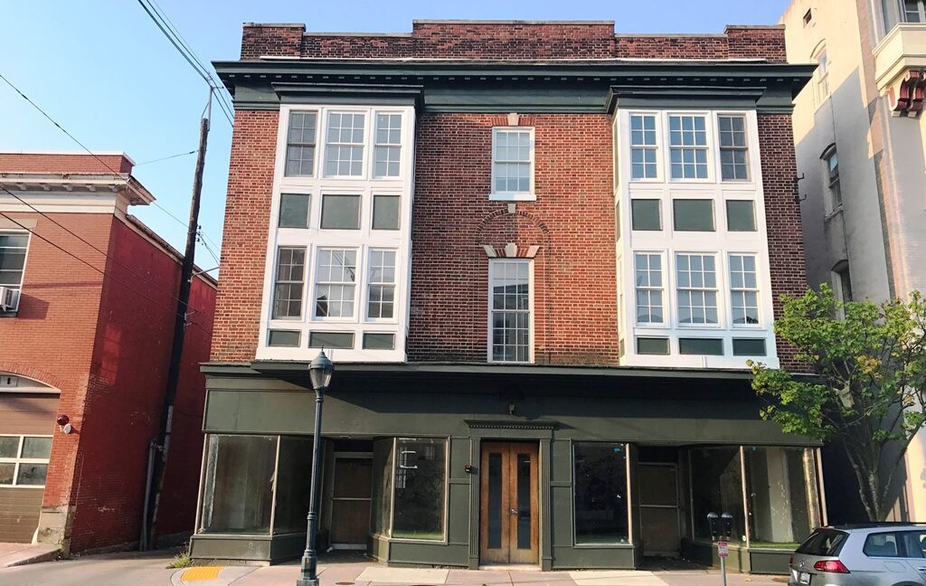 10 unit apartment building in downtown Hagerstown