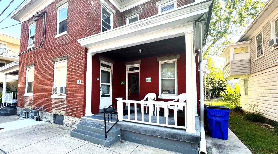 Fully occupied 7 unit apartment building
